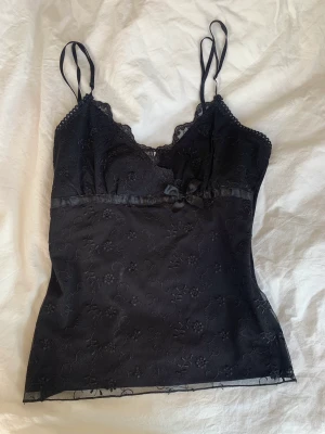 Linne - Supergulligt linne som tyvärr inte passade. Strl S men ganska stor i storleken, bara att skriva vid frågor eller intresse❤️