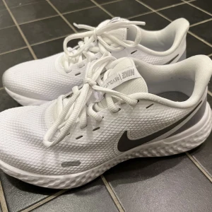Nike träningsskor  - Helt oanvända träningsskor/sneakers från Nike. 