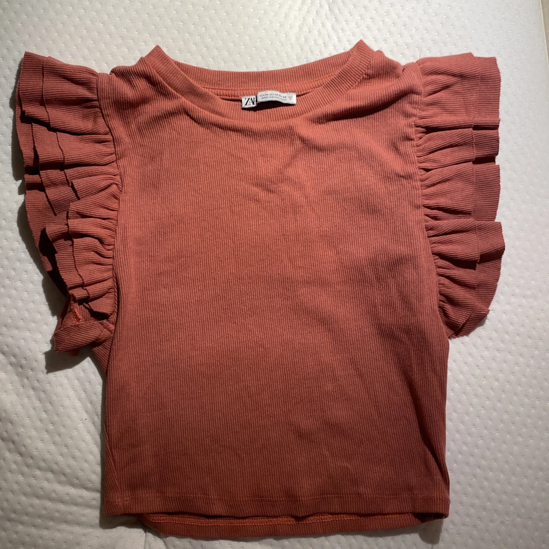 Mörk rosa volangtröja  - 90