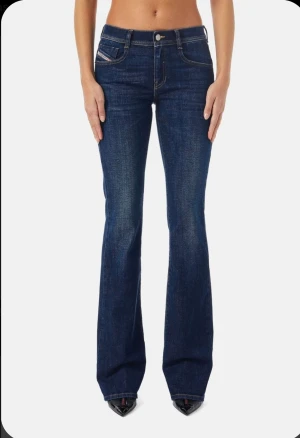 Diesel jeans - Lågmidjade Diesel jeans bootcut strl 27 längd 30 Säljer pga fel storlek på mig och har därefter ingen bild på tyvärr
