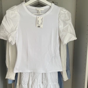 Helt ny volangtopp - Säljer min helt onanvända volangtopp från H&M   Nypris: 99kr Mitt pris: 49kr (kan diskuteras)