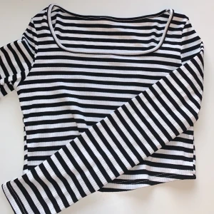 Randig topp - Från shein aldrig använd, storlek L men mer som liten M