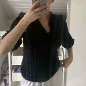 Blus - Asss snygg svart tröja 