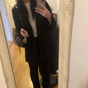 Kavaj - Skit snygg svart kavaj, sitter perfekt oversize, köpare står för frakt 📦 