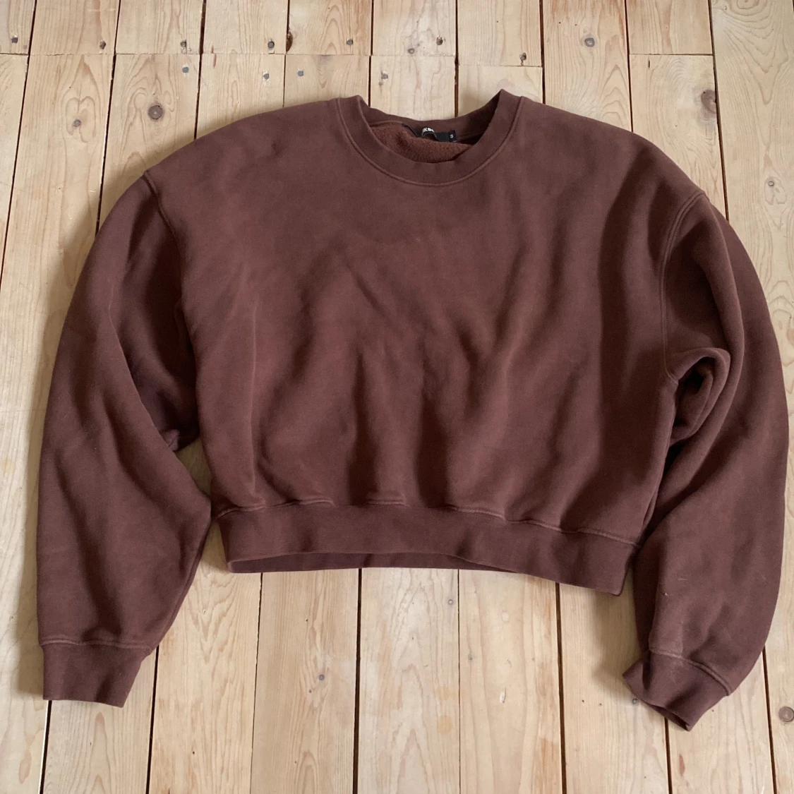 Croppad collegetröja