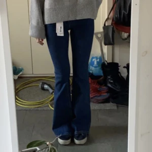 Bootcut jeans - Bootcut jeans fårn mango i mörkblå färg🩷🩷st 34