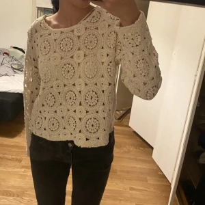 Virkad tröja - Supersöt virkad tröja, köpt i London. Storlek Xs