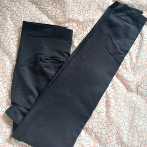 Seamless tights  - Seamless träningstights från bikbok. Storlek xs men mer som en s. Använd några gånger! 