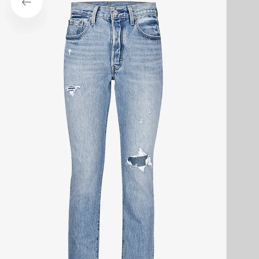 Ett par blåa 501’s skinny jeans. Köpare betalar frakt.  Storlek W.27 L.30. Jeans & Byxor.
