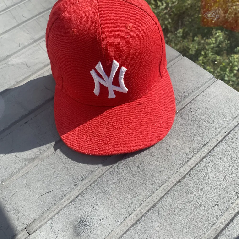 New era Cap knappt använd dock en rep. Accessoarer.