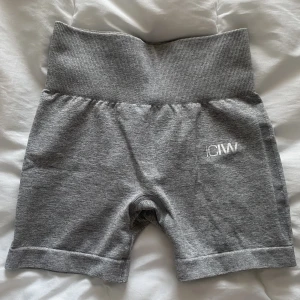 Träningsshorts från ICIW - Jag säljer nu mina shorts från ICIW då de blivit för små. Inte använda många gånger alls då de var något små redan när jag köpte dem!!💕 