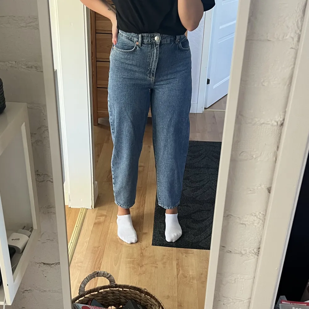 Blåa ”ballon jeans” från Gina. Knappt använda så i fint skick! ☺️. Jeans & Byxor.