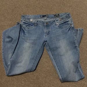 80’s Low Waisted Jeans - Oanvända ny skick jeans. Passar mig inte längre och har suttit i garderoben länge.  köparen står för frakten