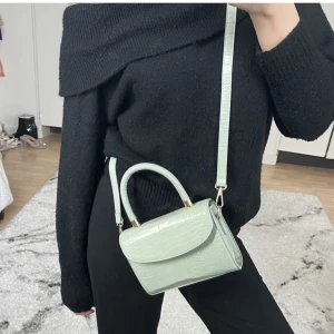 Väska - Grön axelremsväska, helt ny🤗❗️3 för 2 på allt❗️