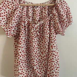 Chiquelle blus - Passar mindre och större