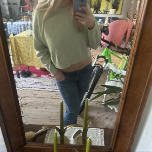 Grön tröja - Säljer denna fina mintgröna tröjan! Storlek L men passar mig som är en S!