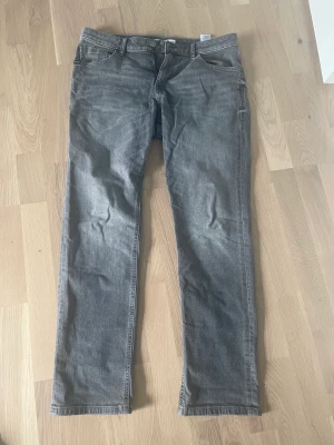 Tom Tailor Jeans grå - Använd 1 gång. 
