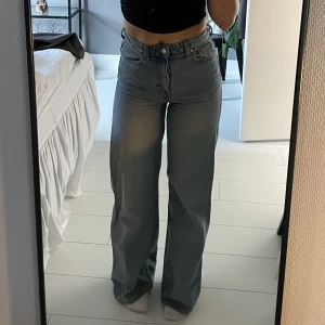 Weekday jeans - Jeans från weekday i modellen ACE. Jättesnygga men dom har blivit för små för mig💕