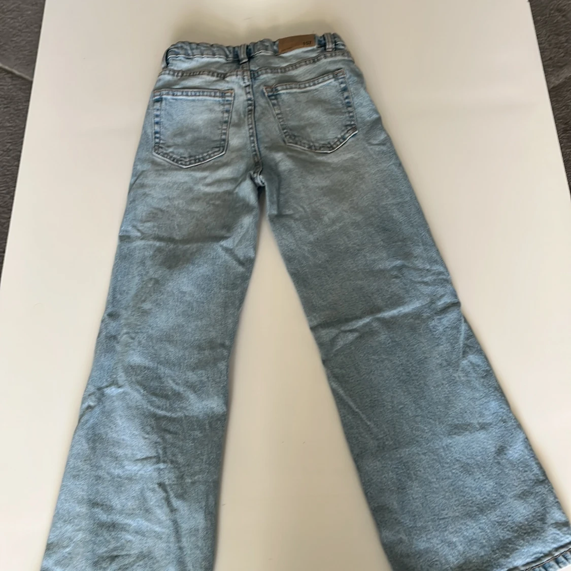 Blåa utsvängda jeans - 91