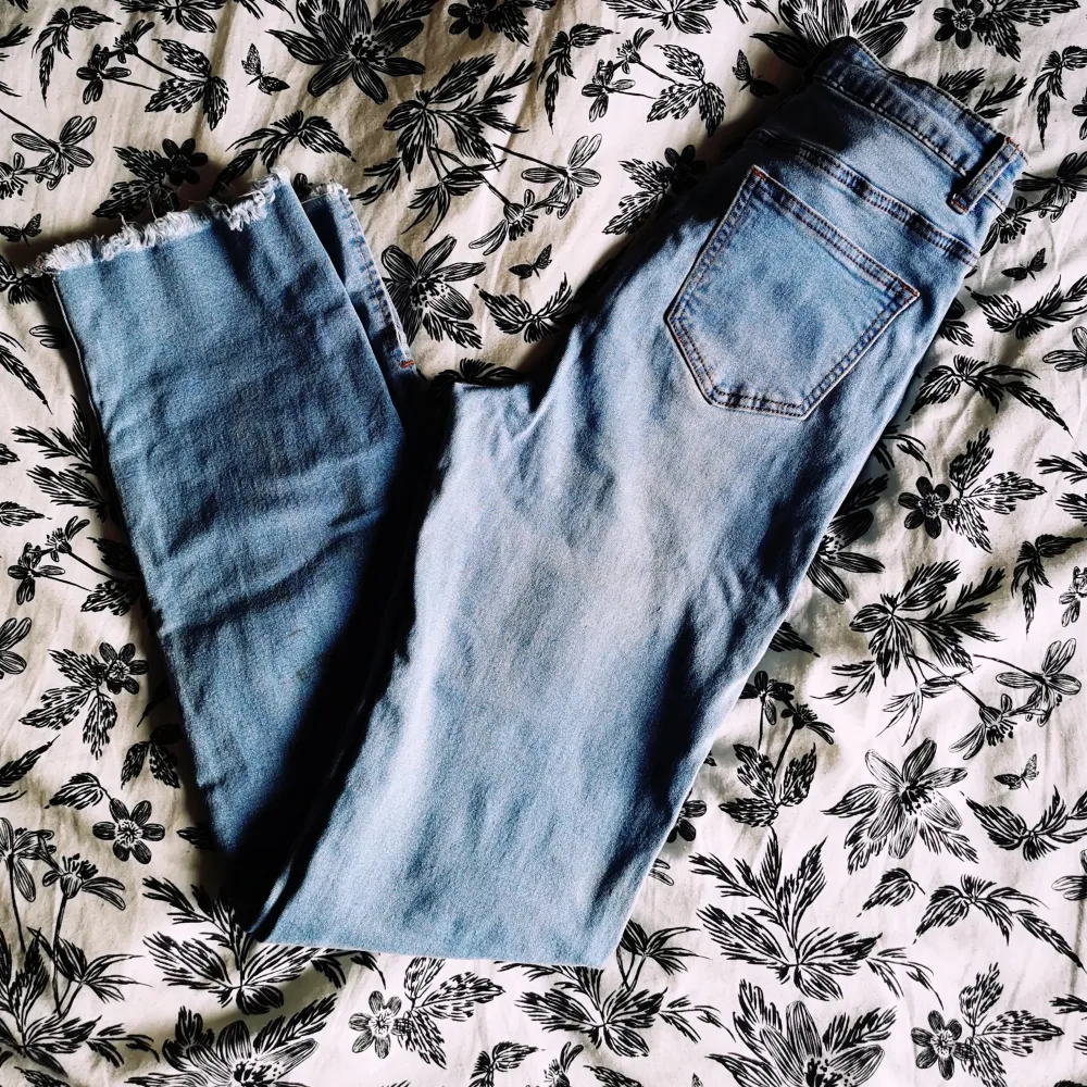 High waist jeans. Size 36. Excellent condition and very comfortable to wear . Jeans & Byxor.