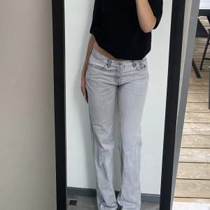 Trendiga lågmidjade jeans från Gina Tricot. Är 172 cm lång