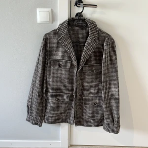 Overshirt These Glory Days - Stor flyttstädning Alla plagg i storlek S-M och passar ca 1.70-185cm samt 70-83kg  Finns i Uppsala