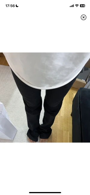 Jeans - Jättesnygga unika jeans som jag köpt på Plick! Tyvärr kommer dem inte till användning och har ändast använt 1 gång💗bilderna är lånade