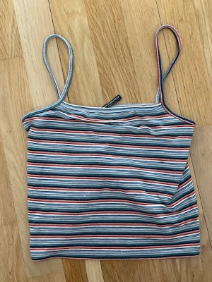 Brandy melville linne - Använt 1 gång  Utförsäljning på allt i min garderob 