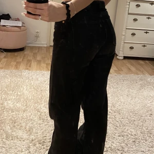 svarta jeans  - svarta jeans 