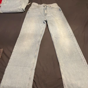Jeans  - Helt nya jeans 