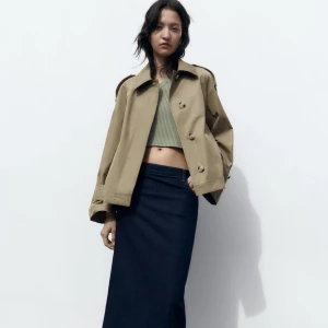 Vårjacka - Säljer denna suuuperfina och perfekta vårjackan från Zara, som är helt slutsåld! Bara testad, säljer pga förliten o hann ej returnera😍💕🙌🏼