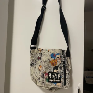 Originell axelväska - Lite sliten men ack så cool! 