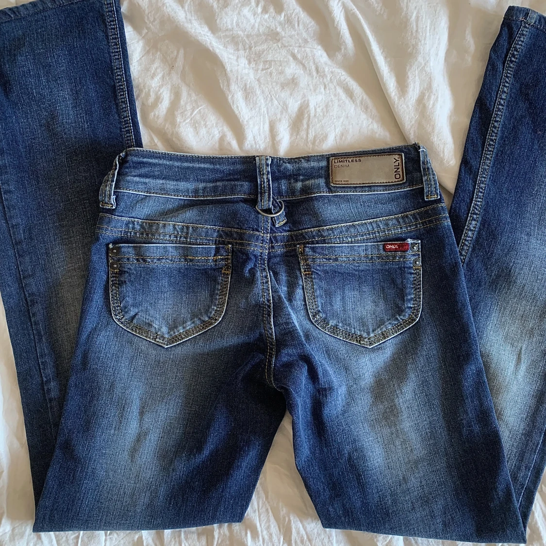 Lågmidjade utsvängda jeans - 91