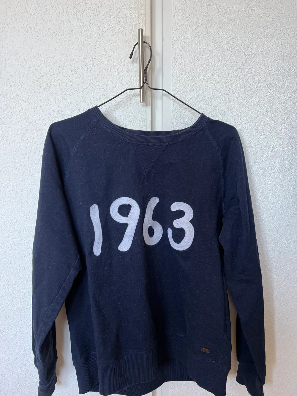 Vintage sweatshirt från Denim Day, sparsamt använd. Strl L men passar även S/M. Hoodies.