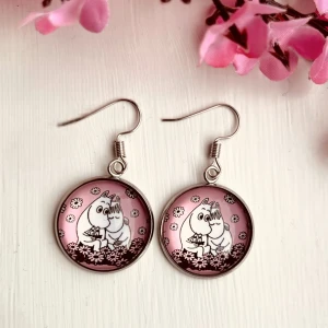 Mumin örhängen 💕 - Nickelfria krokar och fri frakt 💕