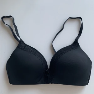 Svart bh  - Svart bh som är helt oanvänd bara testad en gång, säljs pga att den inte kommer till någon användning 