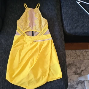 Söt fest klänningen  - Söt sommar klänning.Passar till fest eller sommar. 