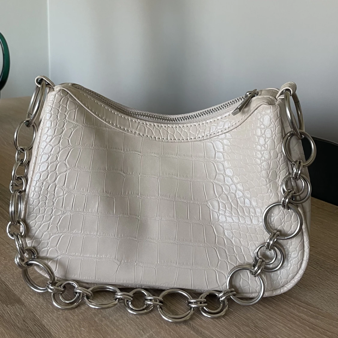 Beige väska med mönster