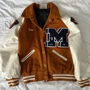 Bomberjacka - Tvekade på att sälja denna snygga Jacka men hade helt enkelt inte plats för den längre  i garderoben. 