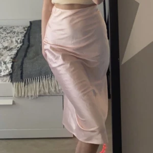 Kjol  - Fin ljus rosa kjol från Chiquelle, använd ett få tal gånger💗