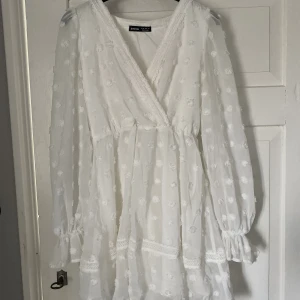 klänning - använd 1 gång inga slitage eller annat 