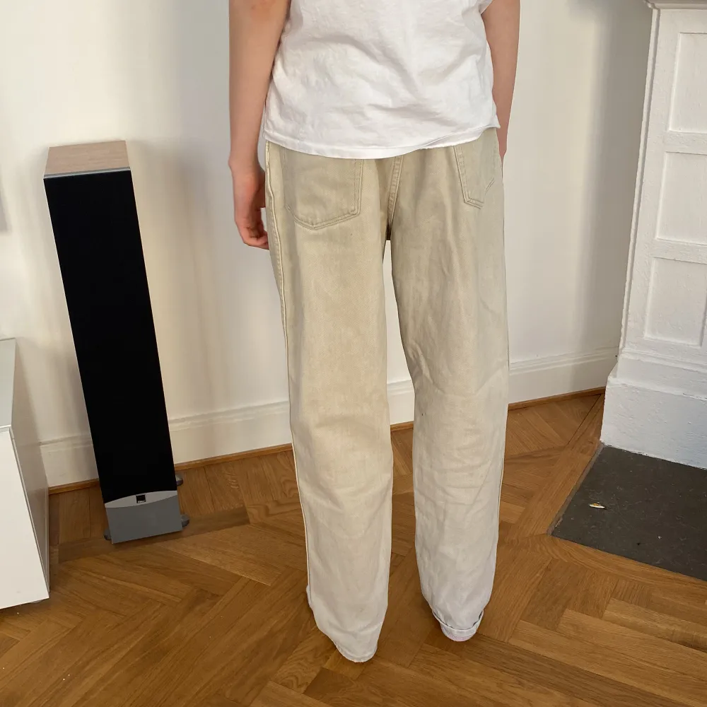 Beiga Wrangler-Jeans! Storlek 29/37🧡 hon som har dem är 178cm. Jeans & Byxor.