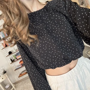 Fin blus 💕 - Fin blus kan användas till vardags /fest osv 💕använd en gång . Jättebra kvalitet 