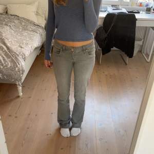 Ltb jeans, slutsålda, få slitningar, köparen står för frakten🩷🩷 innerbensmått är 88cm💞jag är 166