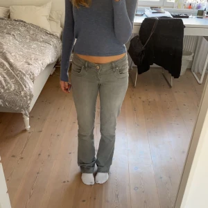 Lbt jeans  - Ltb jeans, slutsålda, få slitningar, köparen står för frakten🩷🩷 innerbensmått är 88cm💞jag är 166