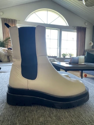 Boots  - Boots från Ginatricot, supersköna boots i storlek 40. Använda fåtal gånger 😊