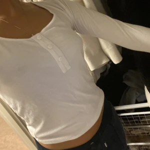 Tröja - Snygg basic tröja som sitter jätte fint