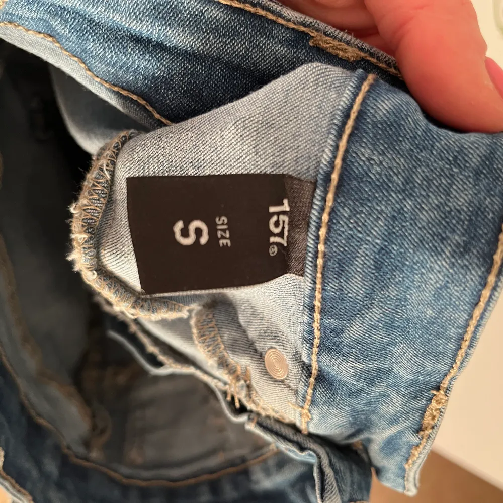 Jeans storlek s från lager 157, knappt använda då det inte riktigt är min stil. . Jeans & Byxor.