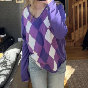 Stickad tröja  - Köpt secondhand 