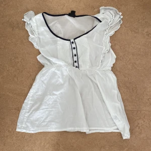 Sommar topp - Det här är en sommartopp som är i bra skick har haft det ett tag men använder inte den 